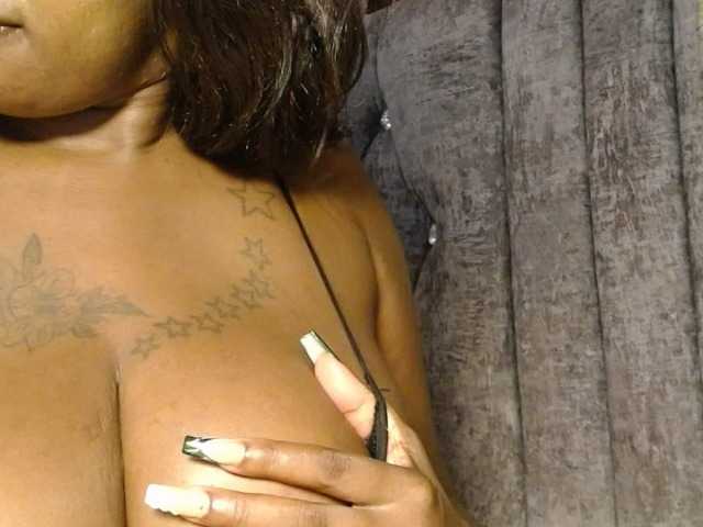 QueenMyaa live cam on BongaCams