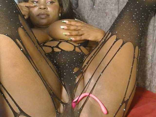 QueenMyaa Canlı Cam: BongaCams