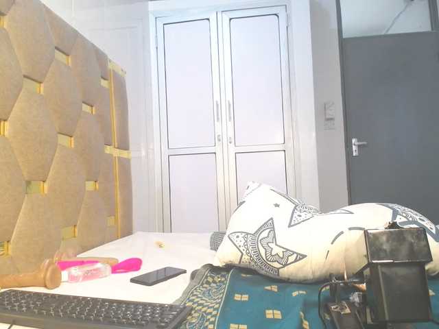QueenMyaa live cam