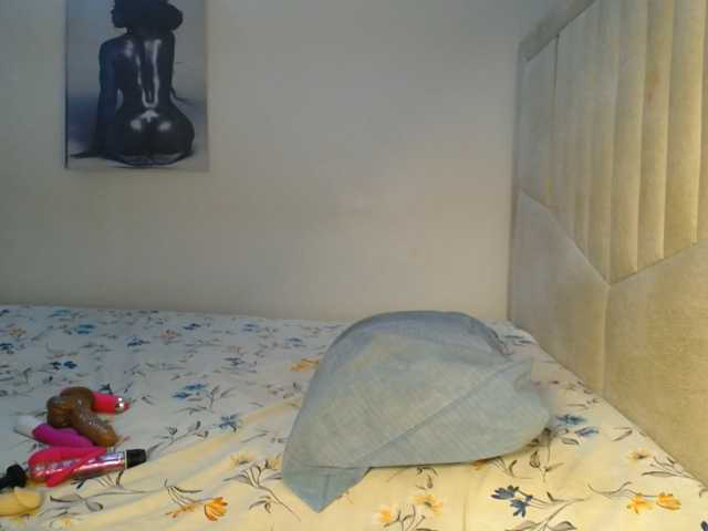 QueenMyaa live cam on BongaCams