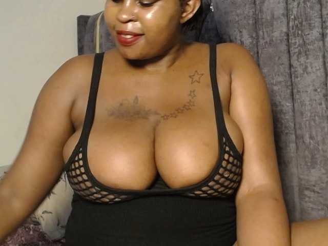 QueenMyaa live cam on BongaCams