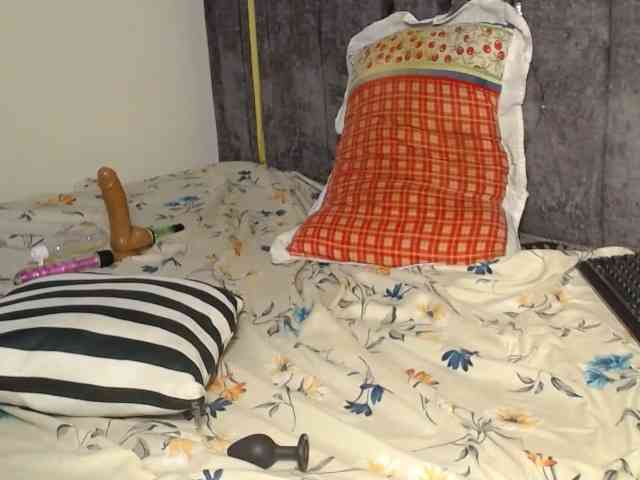 QueenMyaa webcam