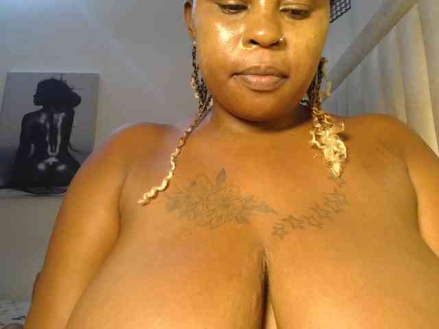 Model: QueenMyaa