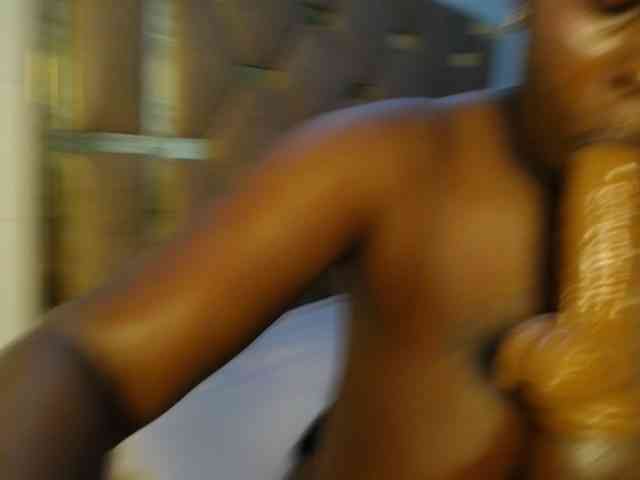 QueenMyaa webcam