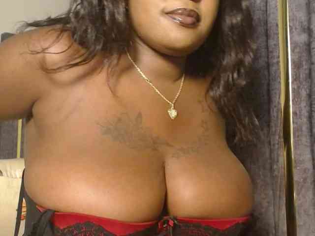 QueenMyaa webcam