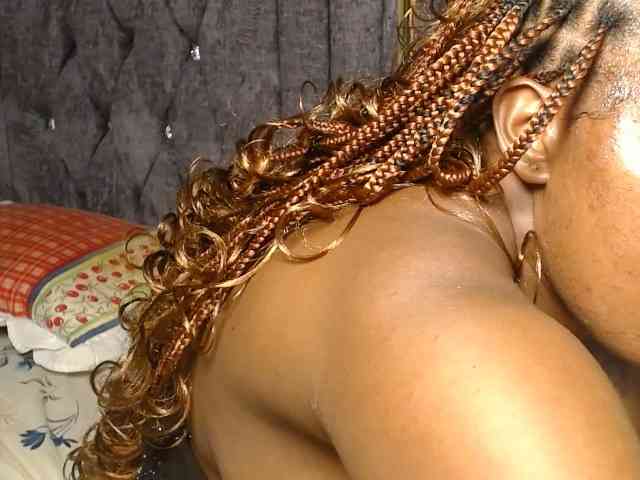 QueenMyaa webcam