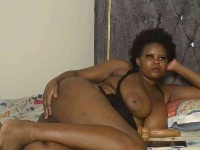 QueenMyaa webcam