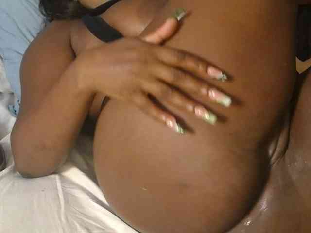 QueenMyaa webcam