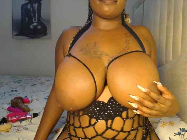QueenMyaa QueenMyaa