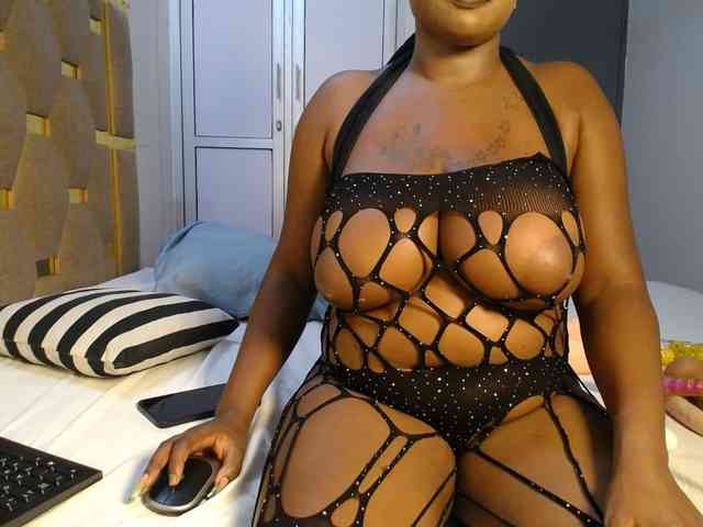 QueenMyaa webcam