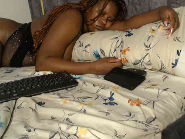 QueenMyaa webcam
