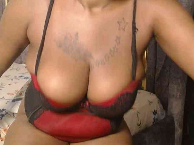 QueenMyaa webcam