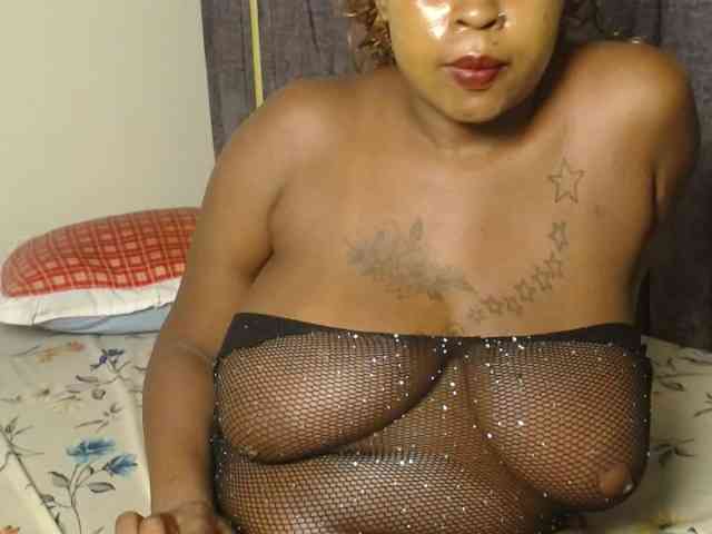 QueenMyaa webcam