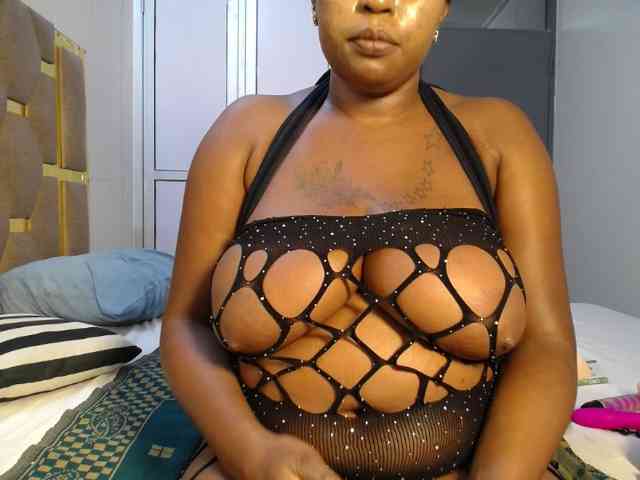 QueenMyaa webcam