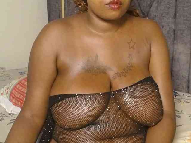 QueenMyaa webcam