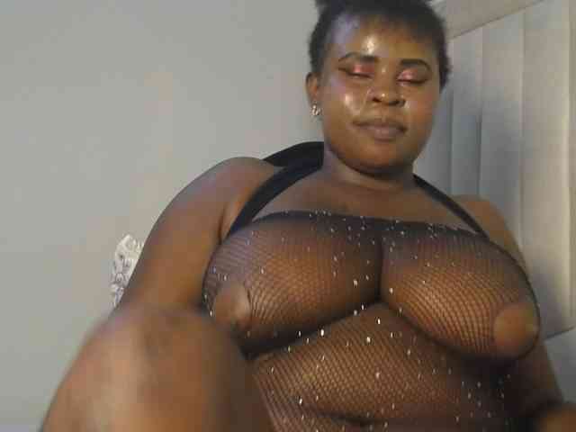 QueenMyaa webcam