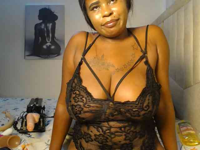 QueenMyaa QueenMyaa