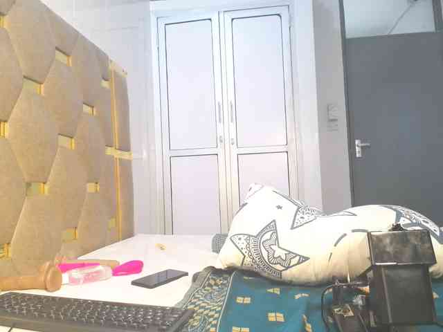 QueenMyaa webcam