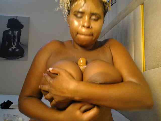Model: QueenMyaa