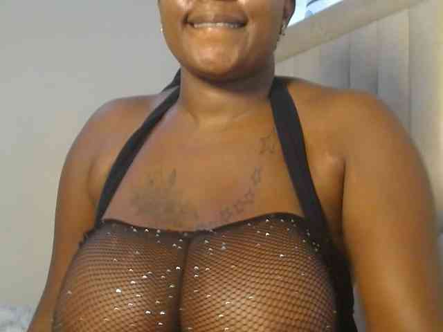 QueenMyaa webcam