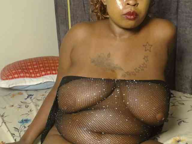 QueenMyaa webcam