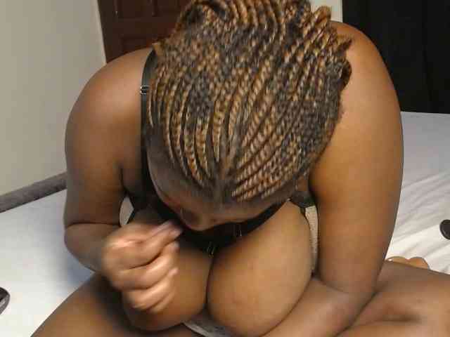 QueenMyaa webcam