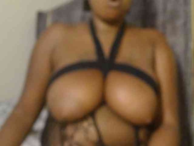 QueenMyaa webcam