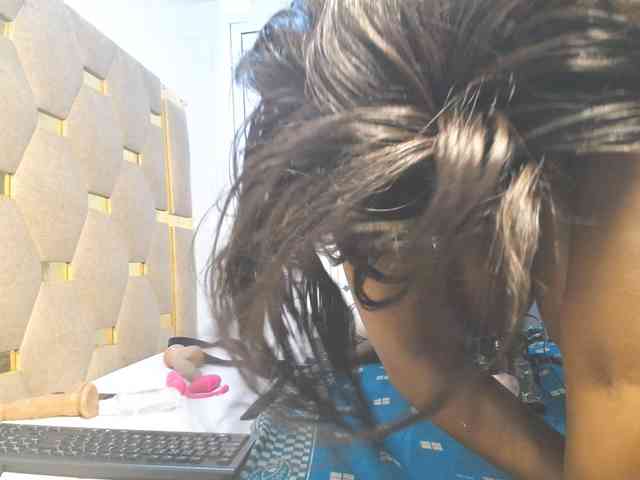 QueenMyaa webcam