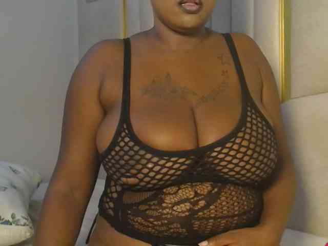 QueenMyaa webcam