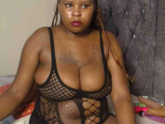 QueenMyaa webcam