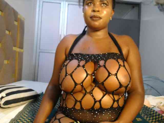 QueenMyaa QueenMyaa
