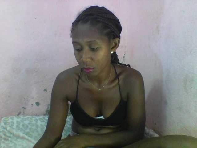 le modèle Natacha24 est en webcam porno dans un show sur le site bongacams, il possède les tags suivants: Ebony,Brunette,Shaved