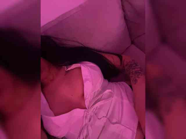 AlmaBlaire webcam