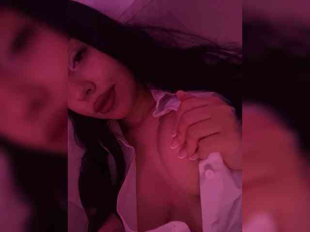 AlmaBlaire webcam