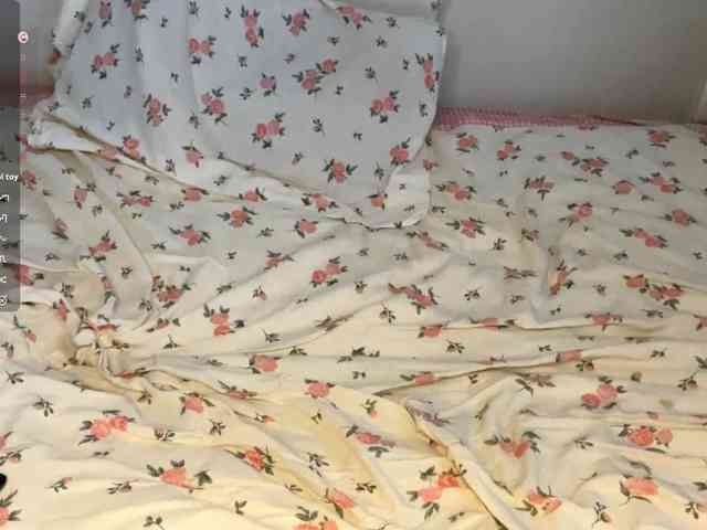 JosephinaYeaton webcam