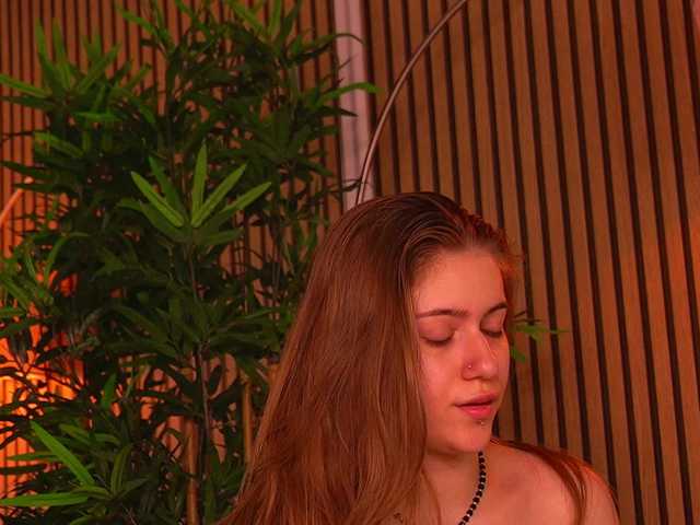 KhloeDavis live cam on BongaCams