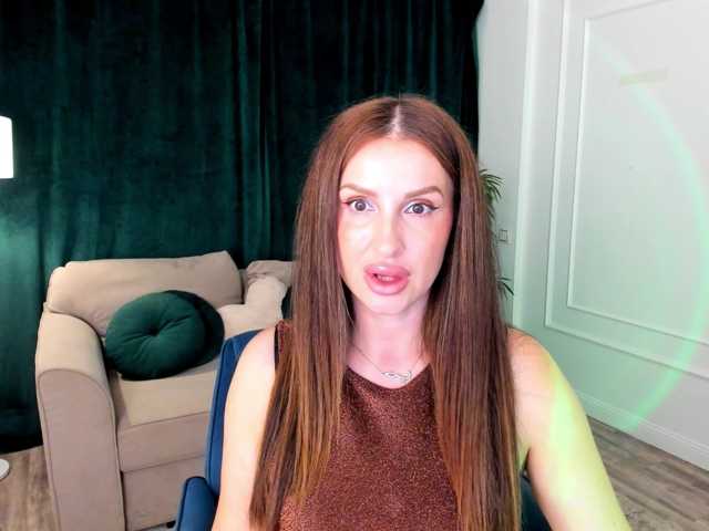HoneyBlossome webcam bongacams model stream image