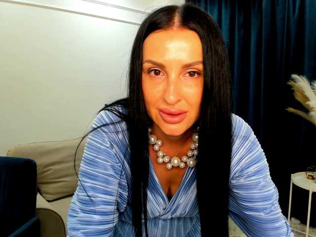 HoneyBlossome live cam on BongaCams