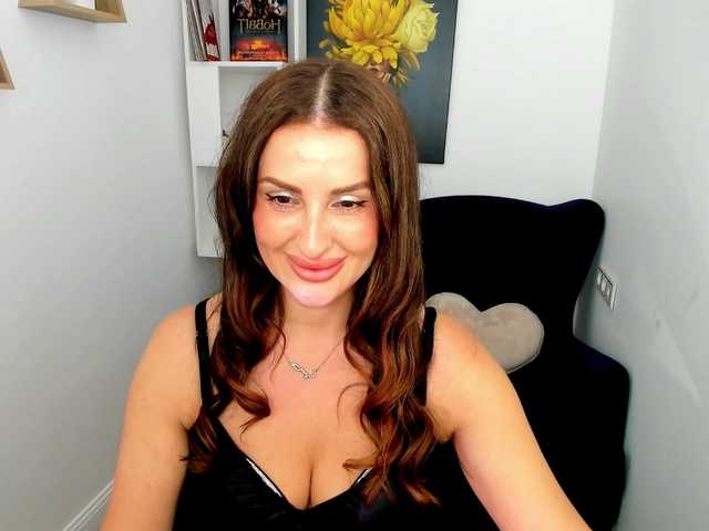 HoneyBlossome live cam on BongaCams