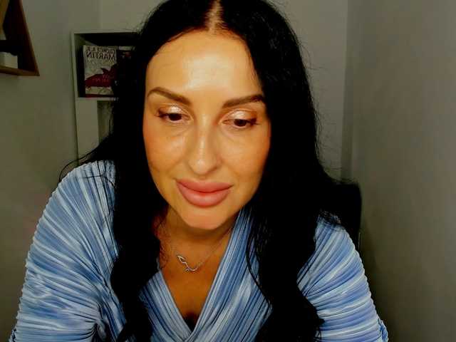 HoneyBlossome live cam on BongaCams