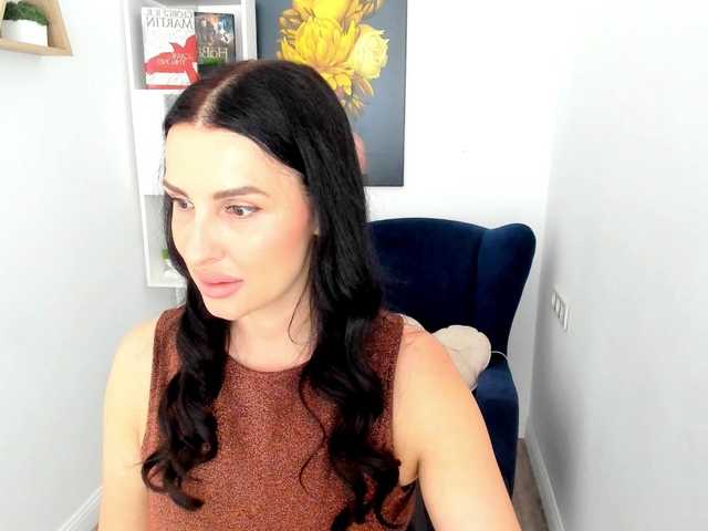 HoneyBlossome live cam on BongaCams
