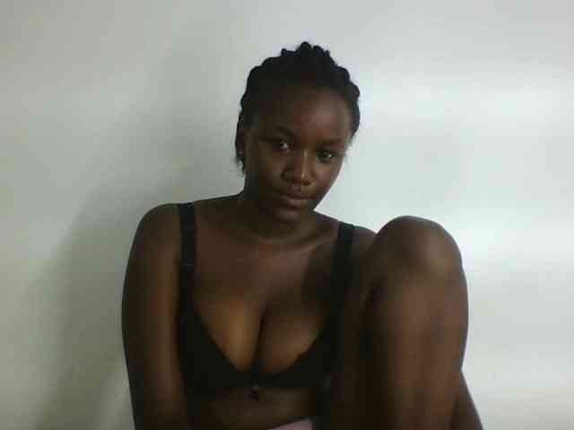 Creamylips Live Webcam on BongaCams