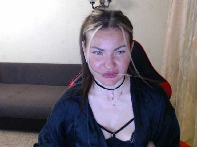 Lanochka live cam on BongaCams