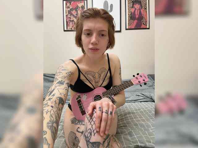 ginger-creamy webcam