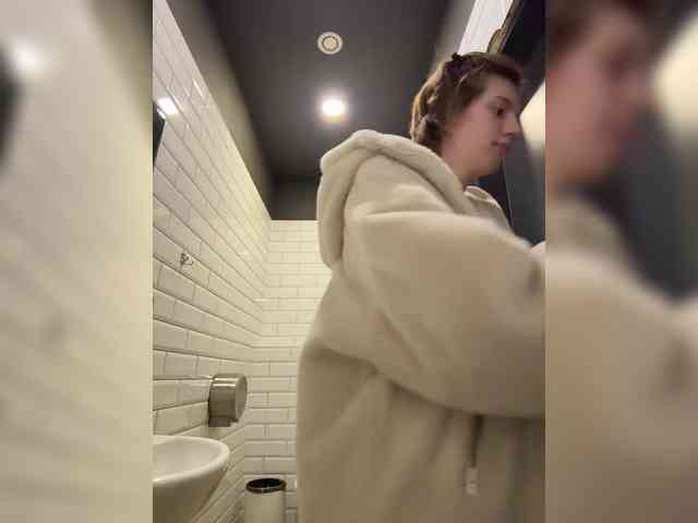 ginger-creamy webcam