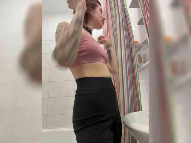ginger-creamy webcam