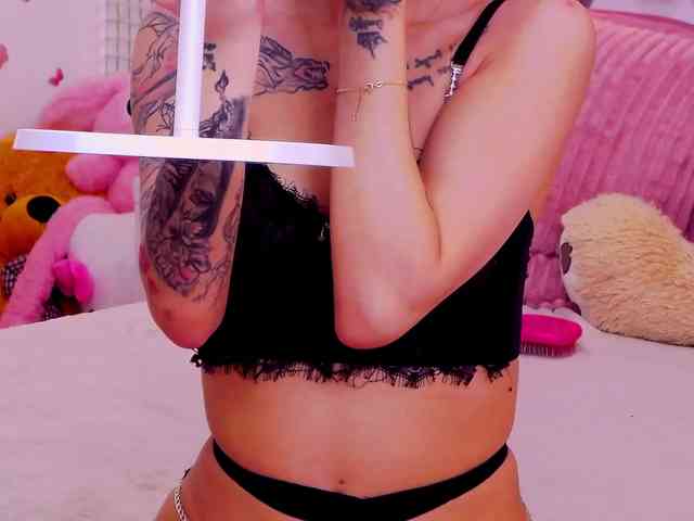 Model: KayaBelle