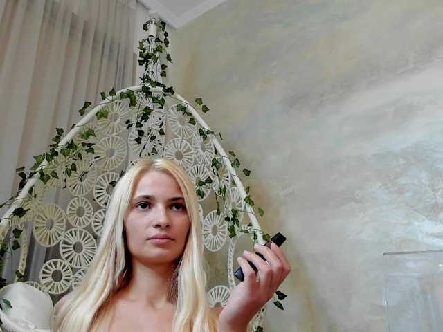 Aria-Lunerva live cam on BongaCams