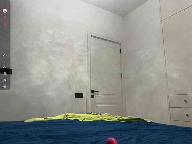 KiaraBasbas webcam