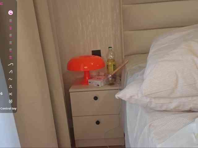 KiaraBasbas webcam